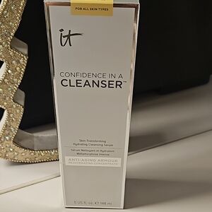 IT Cosmetics Confidence in a Cleanser - NEW